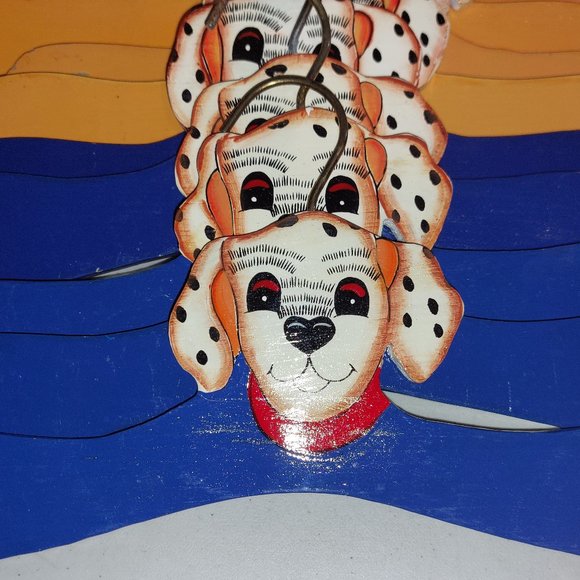 Vintage lot of 40 Wooden Children's Hangers with Puppy Face - Picture 4 of 4